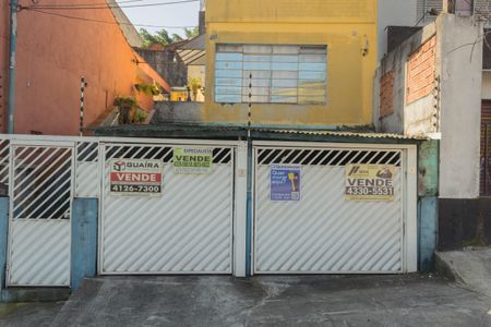 Casa à venda com 200m², 5 quartos e 2 vagas Casa à venda com 200m², 5 quartos e 2 vagasFachada