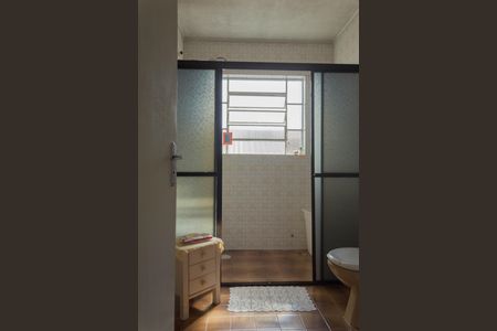 Casa à venda com 200m², 5 quartos e 2 vagas Casa à venda com 200m², 5 quartos e 2 vagasBanheiro