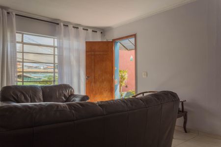 Casa à venda com 200m², 5 quartos e 2 vagas Casa à venda com 200m², 5 quartos e 2 vagasSala