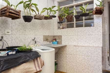 Casa à venda com 200m², 5 quartos e 2 vagas Casa à venda com 200m², 5 quartos e 2 vagasÁrea de Serviço