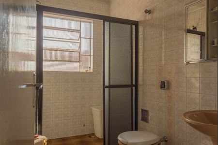 Casa à venda com 200m², 5 quartos e 2 vagas Casa à venda com 200m², 5 quartos e 2 vagasBanheiro