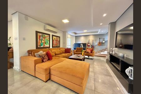 Casa à venda com 253m², 3 quartos e 2 vagasSala de estar