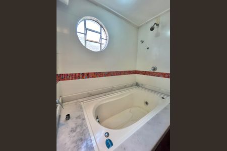 Casa à venda com 253m², 3 quartos e 2 vagasBanheiro Suíte