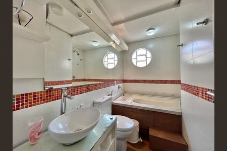 Casa à venda com 253m², 3 quartos e 2 vagasBanheiro Suíte