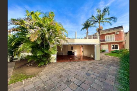 Casa à venda com 253m², 3 quartos e 2 vagasfachada com garagem