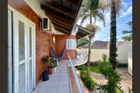 Casa à venda com 253m², 3 quartos e 2 vagasSacada Suíte 