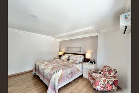 Casa à venda com 253m², 3 quartos e 2 vagasSuíte