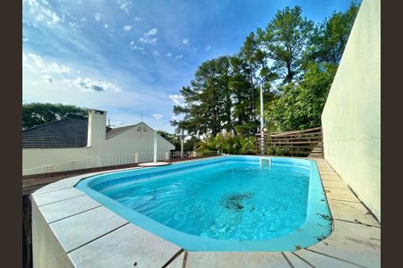 Casa à venda com 253m², 3 quartos e 2 vagasPiscina