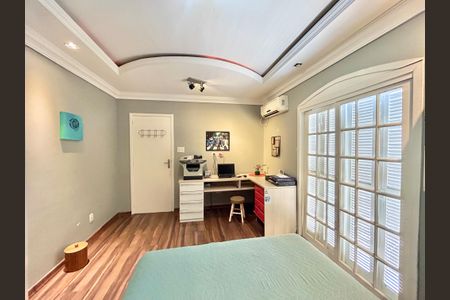 Casa à venda com 253m², 3 quartos e 2 vagasQuarto 1