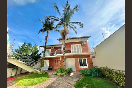 Casa à venda com 253m², 3 quartos e 2 vagasFachada