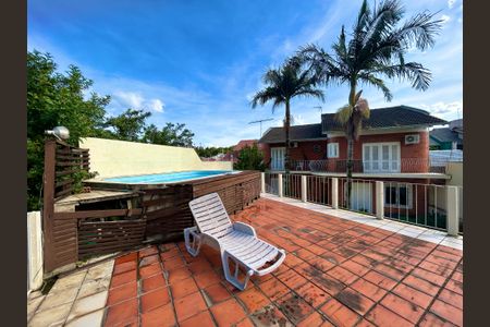 Casa à venda com 253m², 3 quartos e 2 vagasPiscina