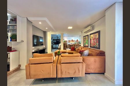 Casa à venda com 253m², 3 quartos e 2 vagasSala de estar