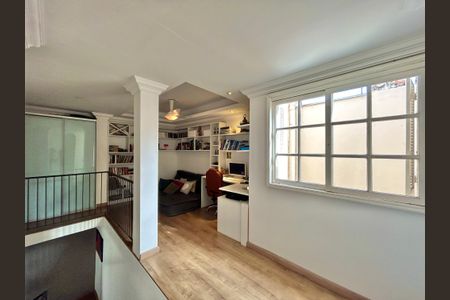 Casa à venda com 253m², 3 quartos e 2 vagasEscritório