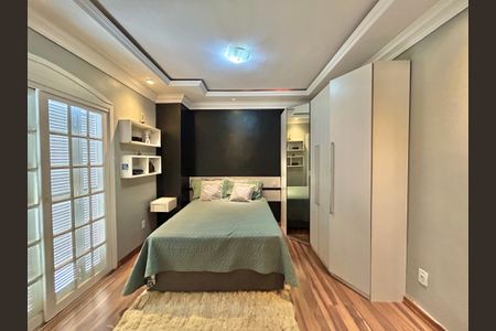 Casa à venda com 253m², 3 quartos e 2 vagasQuarto 1