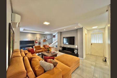 Casa à venda com 253m², 3 quartos e 2 vagasSala de estar