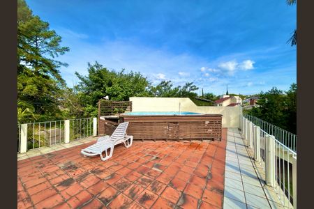 Casa à venda com 253m², 3 quartos e 2 vagasPiscina