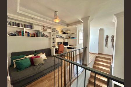 Casa à venda com 253m², 3 quartos e 2 vagasEscritório