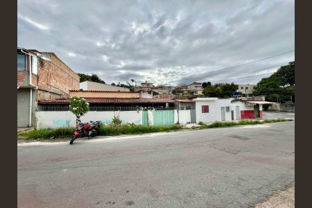 Casa à venda com 483m², 3 quartos e 5 vagas Casa à venda com 483m², 3 quartos e 5 vagasFachada