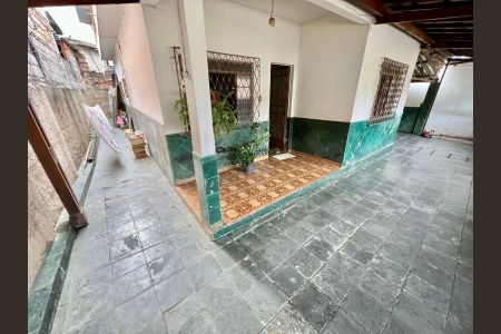 Casa à venda com 483m², 3 quartos e 5 vagas Casa à venda com 483m², 3 quartos e 5 vagasÁrea Externa - Frente