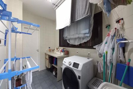 Apartamento à venda com 200m², 3 quartos e 2 vagas Apartamento à venda com 200m², 3 quartos e 2 vagasÁrea de Serviço