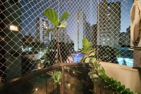 Apartamento à venda com 200m², 3 quartos e 2 vagas Apartamento à venda com 200m², 3 quartos e 2 vagasVaranda da suíte 1