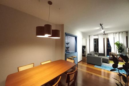 Apartamento à venda com 200m², 3 quartos e 2 vagas Apartamento à venda com 200m², 3 quartos e 2 vagasSala de Jantar