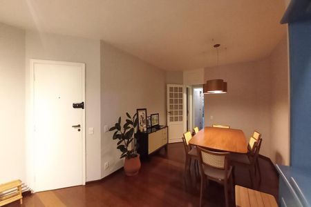 Apartamento à venda com 200m², 3 quartos e 2 vagas Apartamento à venda com 200m², 3 quartos e 2 vagasSala de Jantar