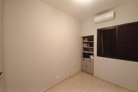 Apartamento à venda com 200m², 3 quartos e 2 vagas Apartamento à venda com 200m², 3 quartos e 2 vagasQuarto