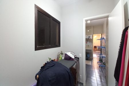 Apartamento à venda com 200m², 3 quartos e 2 vagas Apartamento à venda com 200m², 3 quartos e 2 vagasQuarto de Serviço