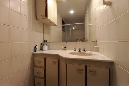 Apartamento à venda com 200m², 3 quartos e 2 vagas Apartamento à venda com 200m², 3 quartos e 2 vagasBanheiro da Suíte 2
