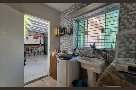 Casa para alugar com 130m², 2 quartos e 2 vagasLavanderia