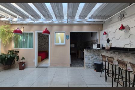 Casa para alugar com 130m², 2 quartos e 2 vagasÁrea externa