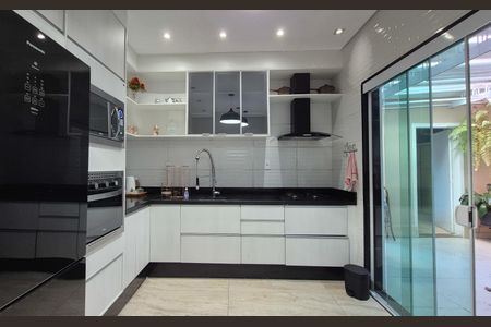 Casa para alugar com 130m², 2 quartos e 2 vagasCozinha
