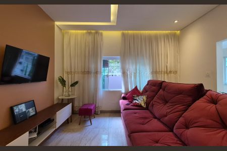 Casa para alugar com 130m², 2 quartos e 2 vagasSala