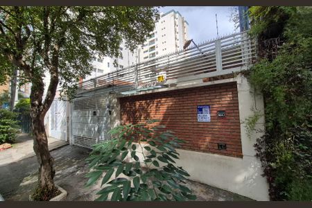 Casa para alugar com 130m², 2 quartos e 2 vagasFachada