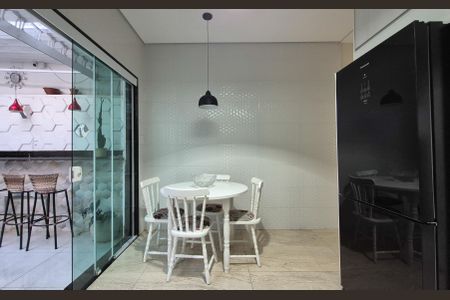 Casa para alugar com 130m², 2 quartos e 2 vagasCozinha