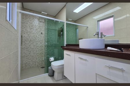 Casa para alugar com 130m², 2 quartos e 2 vagasBanheiro da suíte