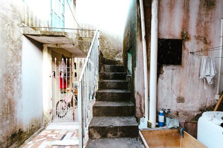 Casa para alugar com 50m², 1 quarto e sem vaga Casa para alugar com 50m², 1 quarto e sem vagaescada