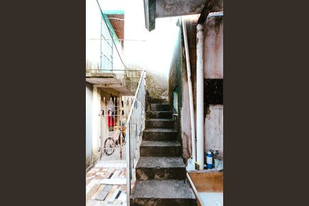 Casa para alugar com 50m², 1 quarto e sem vaga Casa para alugar com 50m², 1 quarto e sem vagaescada