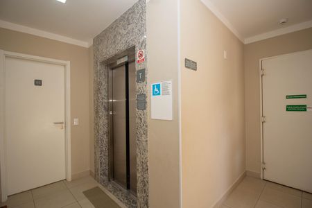 Apartamento para alugar com 40m², 2 quartos e sem vaga Apartamento para alugar com 40m², 2 quartos e sem vagaHall social - Elevador