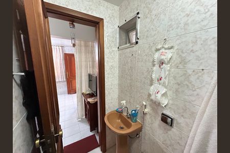 Casa à venda com 350m², 4 quartos e 5 vagasBanheiro de serviço