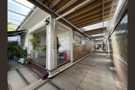 Casa à venda com 350m², 4 quartos e 5 vagasFachada /garagem