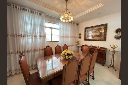Casa à venda com 350m², 4 quartos e 5 vagasSala de Jantar