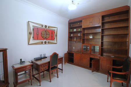 Casa à venda com 350m², 4 quartos e 5 vagasEscritório Sala de Jantar