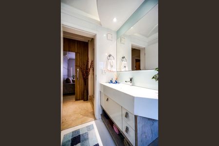 Apartamento à venda com 244m², 3 quartos e 3 vagasBanheiro social