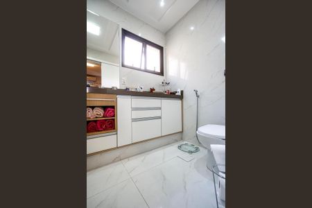 Apartamento à venda com 244m², 3 quartos e 3 vagasBanheiro da suíte