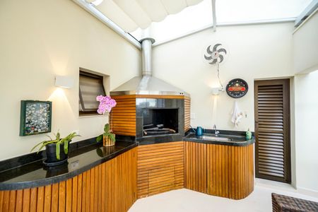 Apartamento à venda com 244m², 3 quartos e 3 vagasChurrasqueira