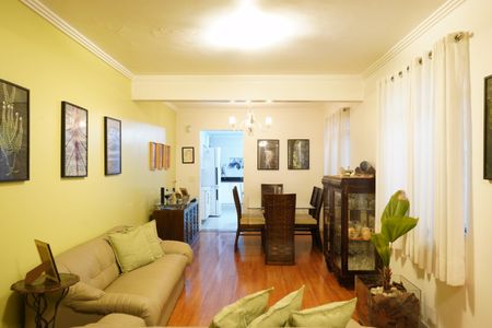 Casa à venda com 200m², 4 quartos e 2 vagasSala