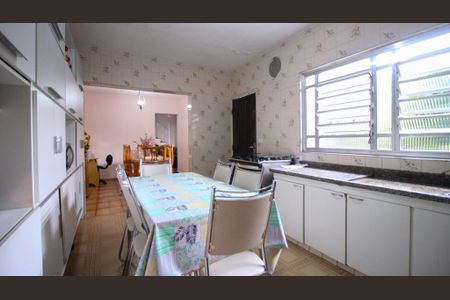 Casa à venda com 180m², 3 quartos e 2 vagas Casa à venda com 180m², 3 quartos e 2 vagasCozinha