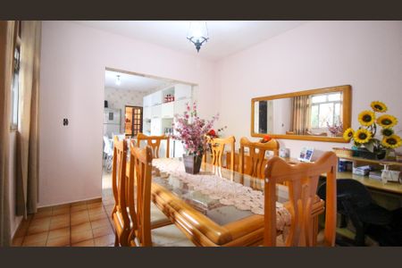 Casa à venda com 180m², 3 quartos e 2 vagas Casa à venda com 180m², 3 quartos e 2 vagasSala 2